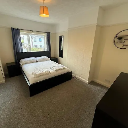 5 Bedroom In Filton *