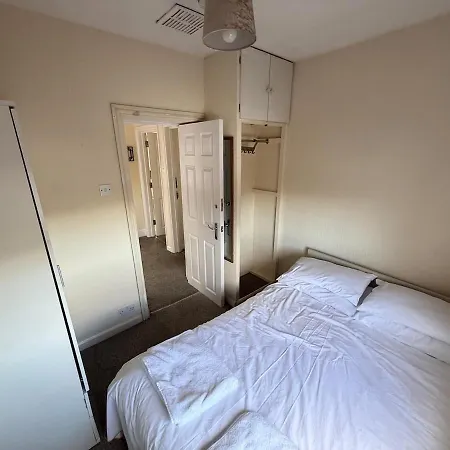 بيت للعطل 5 Bedroom In Filton بريستول