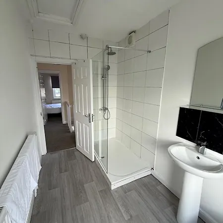 5 Bedroom In Filton * Bristol