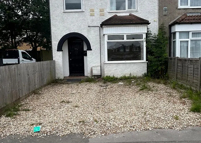 5 Bedroom In Filton Ferienhaus *