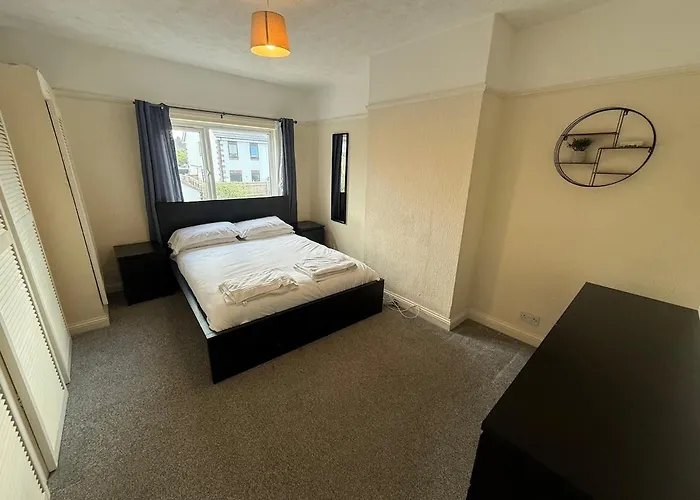 5 Bedroom In Filton *